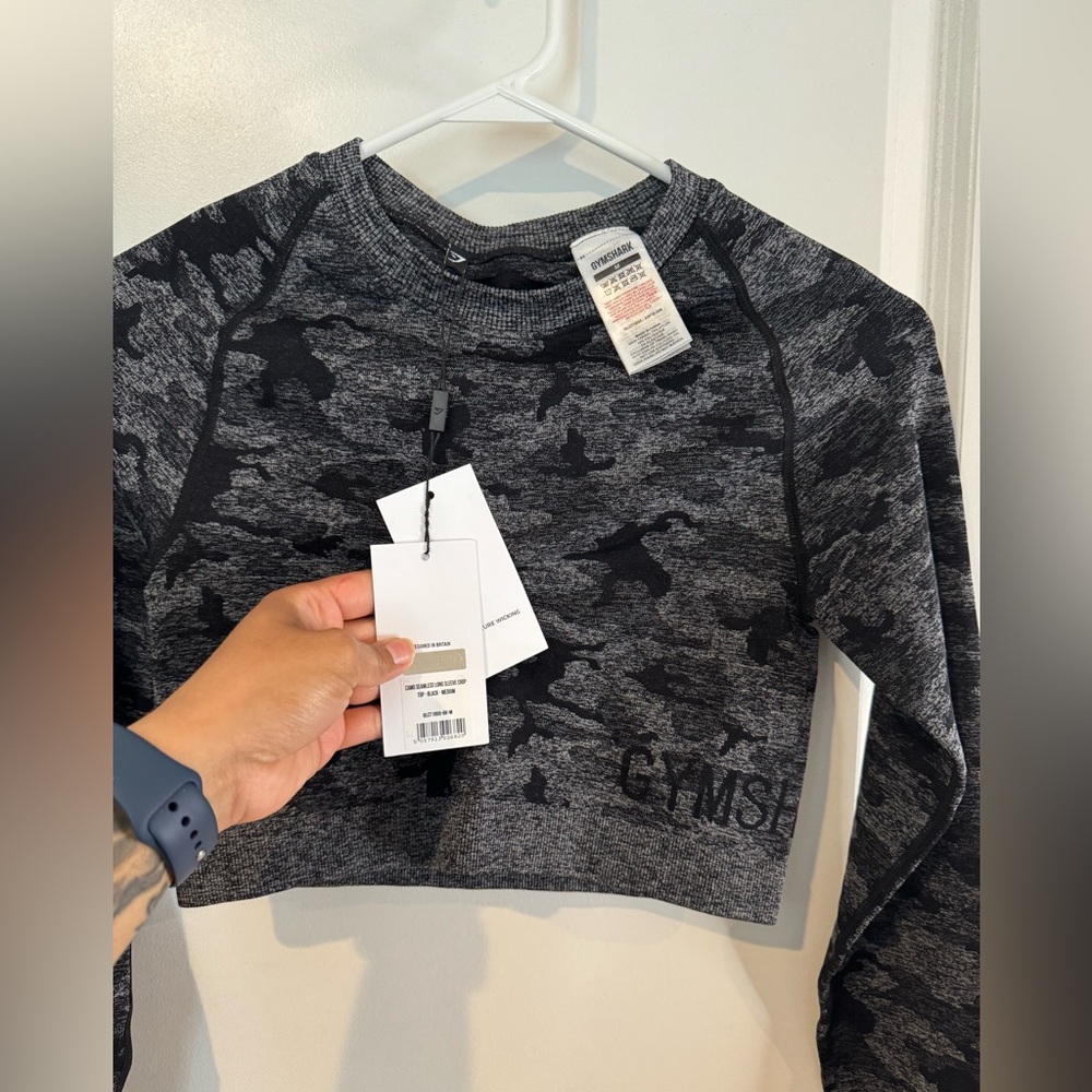Gymshark workout top thumb holes nwt med